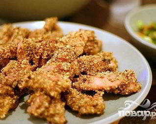 Куриный шашлык в панировке с салатом