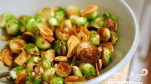 куриный шашлык в панировке с салатом