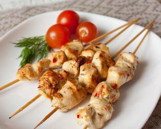 Куриные шашлычки с лимоном и зеленью