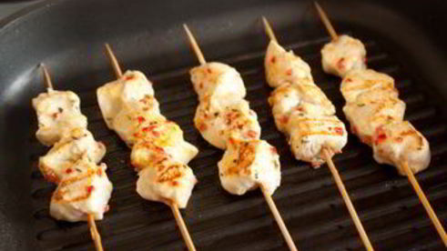 куриные шашлычки с лимоном и зеленью