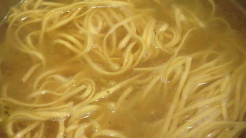 куриные шашлычки с яичной лапшой