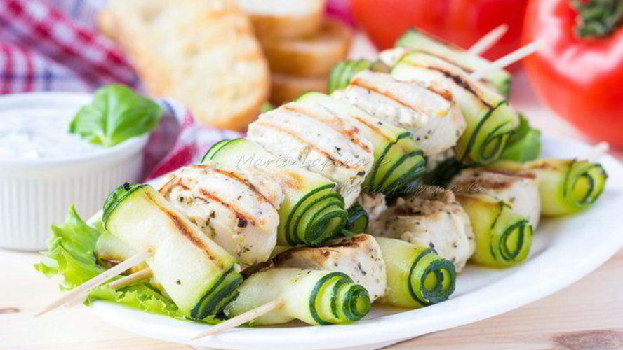 Рецепт лимонно-горчичные куриные шашлычки с рулетиками из цукини