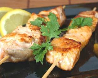 Рыбный шашлык семга на мангале