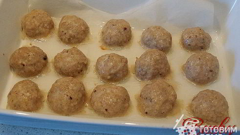 шашлычки из фрикаделек с виноградом и помидорами