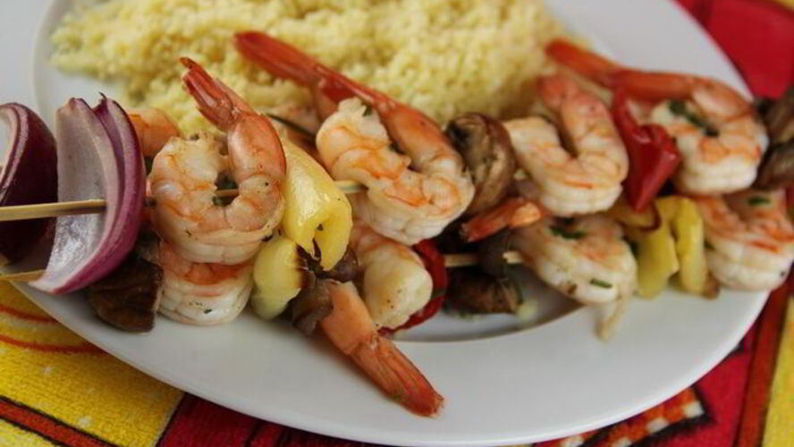 Рецепт шашлычки из креветок с овощами и грибами