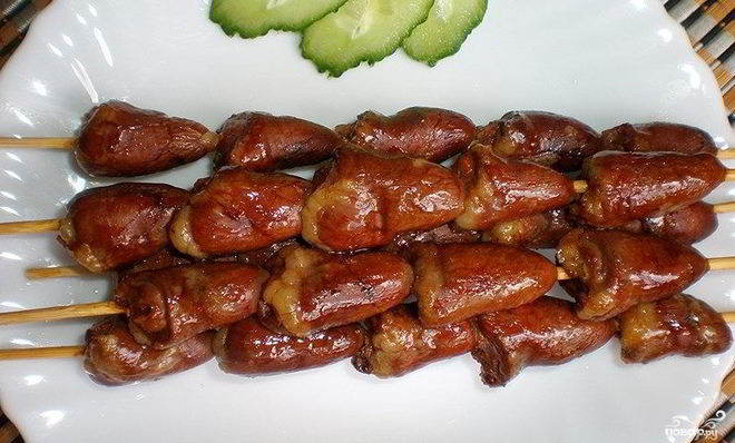 Шашлычки из куриных сердечек на шпажках в духовке