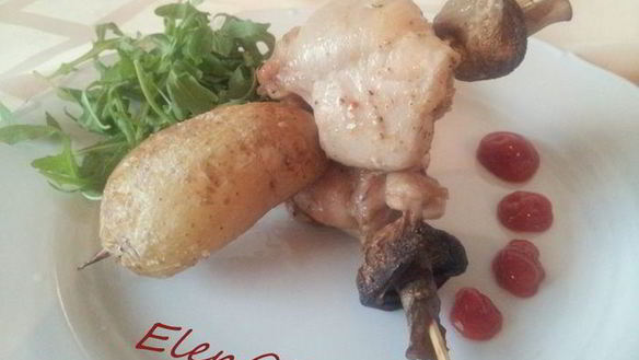 Рецепт Шашлычки из курочки с молодой картошечкой и шампиньонами