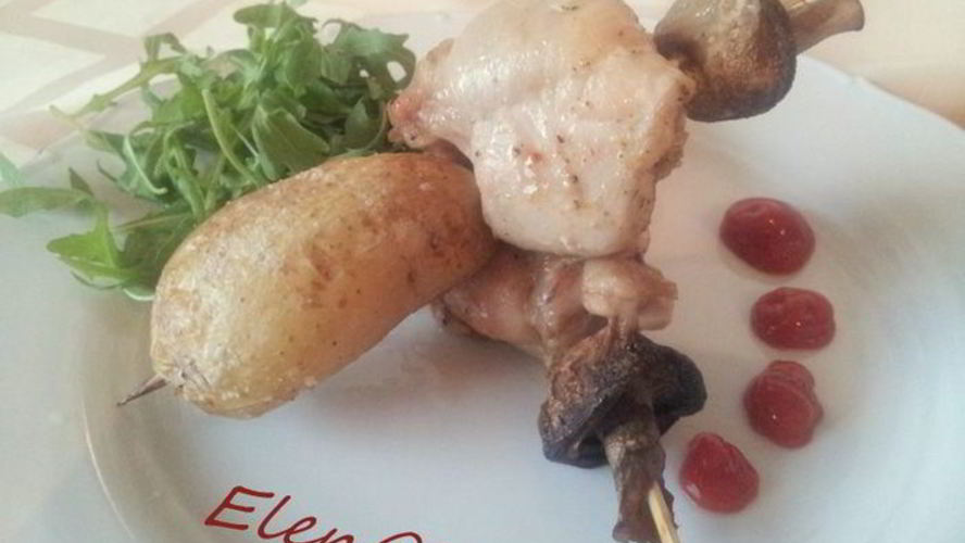 Рецепт шашлычки из курочки с молодой картошечкой и шампиньонами
