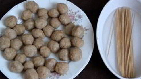 шашлычки со слоеным тестом на шпажках