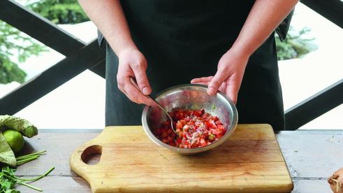 шашлык из говядины с острой сальсой