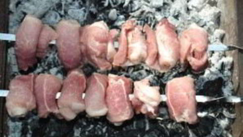шашлык из свинины рулетиками