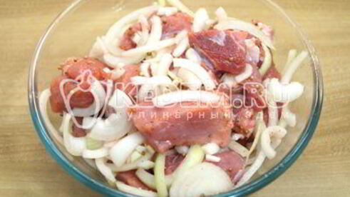 шашлык из свинины в томатном соусе