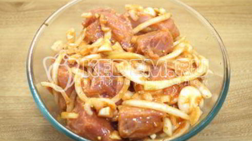 шашлык из свинины в томатном соусе