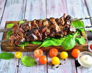 Свиной шашлык с щавелем в соевом соусе