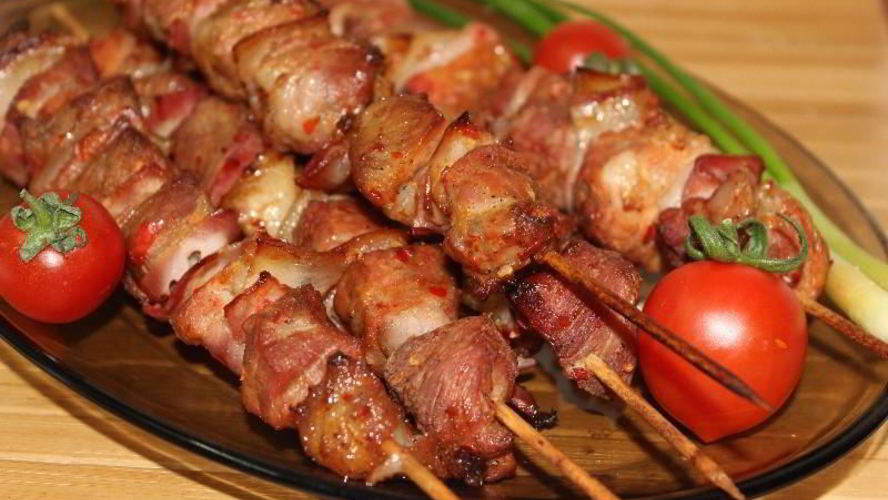 Рецепт свиные шашлычки с копченой грудинкой