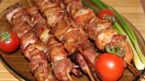 свиные шашлычки с копченой грудинкой