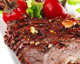 Ароматные говяжьи стейки с чесноком и перцем чипотле