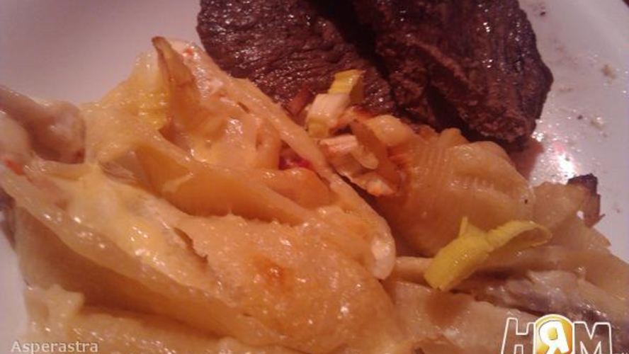 Рецепт конкильони под сыром и стейк