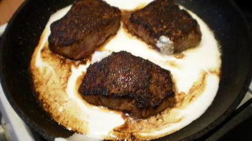 перечный раундрамб-стейк с грилованными овощами