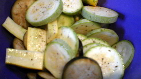 перечный раундрамб-стейк с грилованными овощами