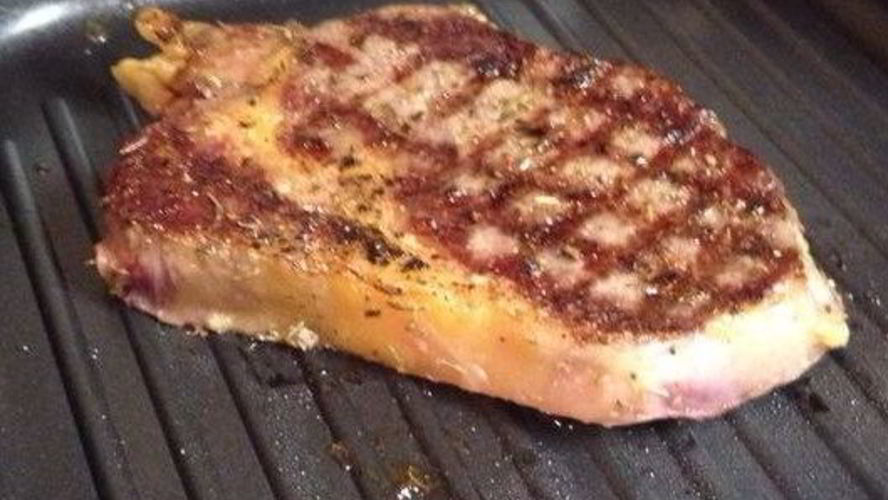 Рецепт рибай-стейк с картофельным пюре и сливочно-грибным соусом из сморчков