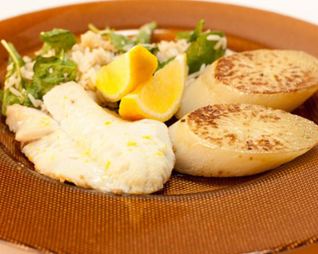 Стейк из дайкона с запеченным окунем