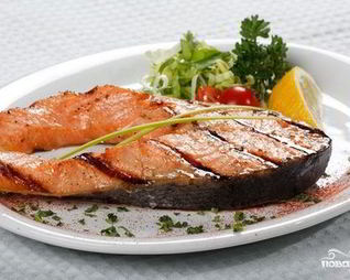 Стейк из форели на углях