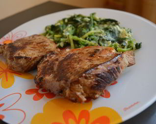 Стейк из говядины со шпинатом