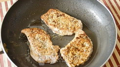 стейк из индейки на сковороде