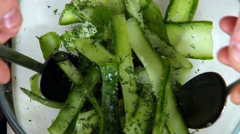 стейк из семги с грецким орехом