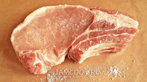 стейк из свинины на кости