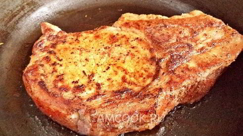 стейк из свинины на кости