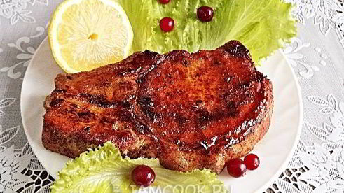 стейк из свинины на кости