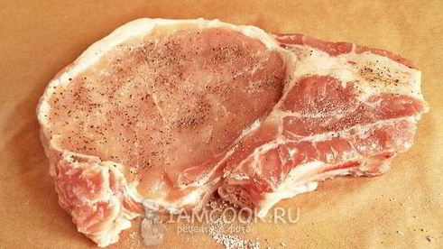 стейк из свинины на кости