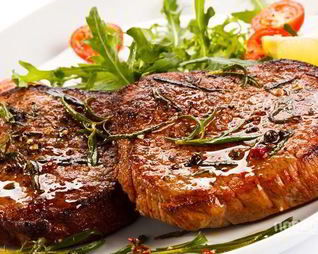 Стейк из свинины на косточке