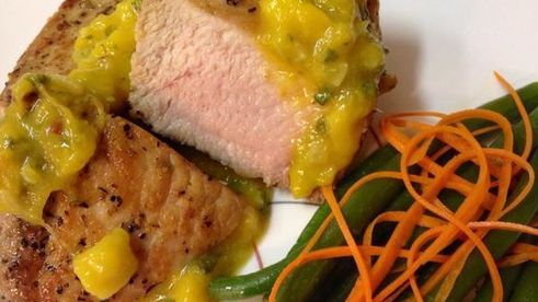 стейк из свинины под манговым соусом