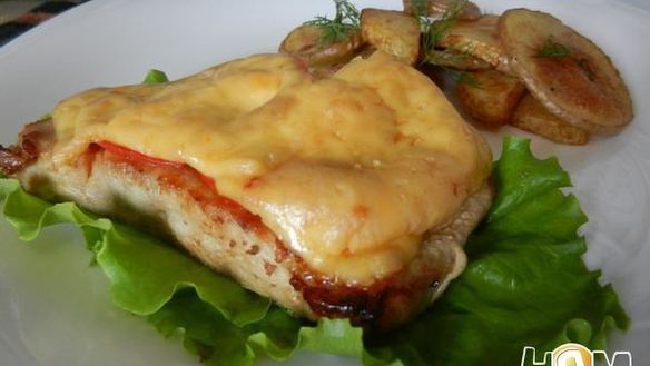 Рецепт Стейк из свиного окорока под сырной шапкой