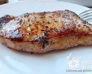 Стейк из свиной корейки в пряном маринаде