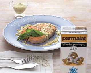 Стейк лосося на гриле со сливочно-горчичным соусом