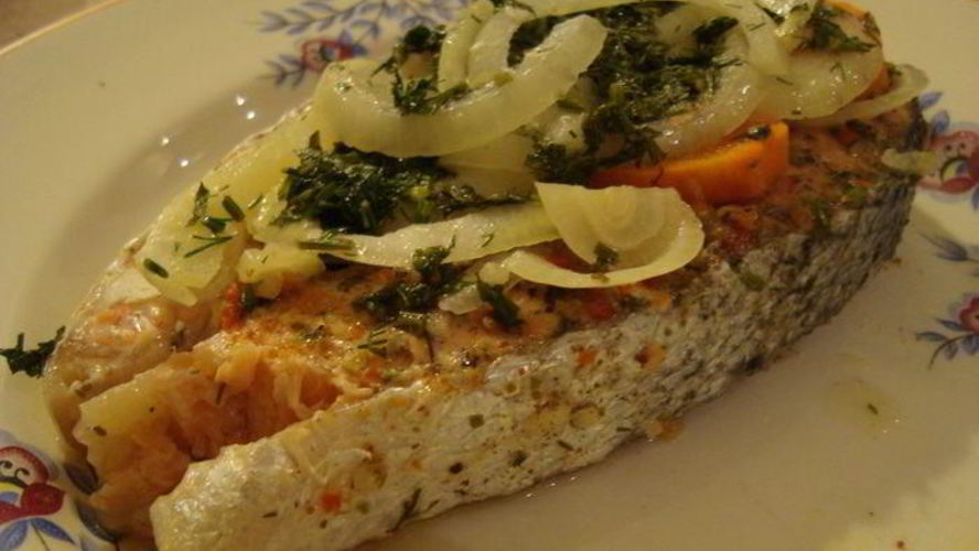 Рецепт стейк лосося, запеченного в фольге homequeen с овощами