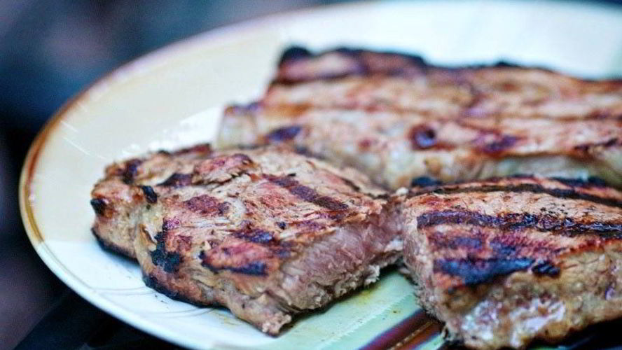 Рецепт стейк, маринованный в луковом соке