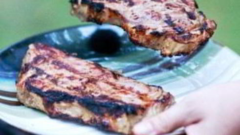 стейк, маринованный в луковом соке