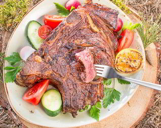 Стейк на косточке на углях