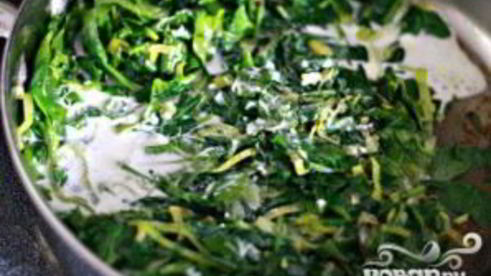 стейк с грибным соусом и сливочным шпинатом