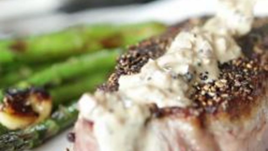 Рецепт стейк в перце с луковым соусом