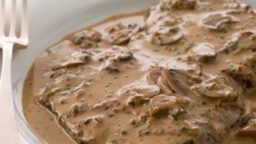 Рецепт стейки из говядины под грибным соусом с голубым сыром