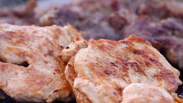 Рецепт Стейки на гриле под голубым сырным соусом