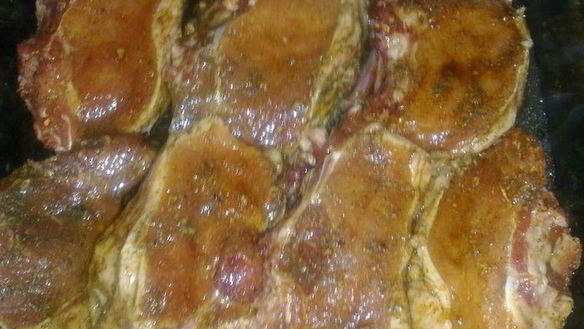 Рецепт Запеченые свиные стейки в чесночном соусе