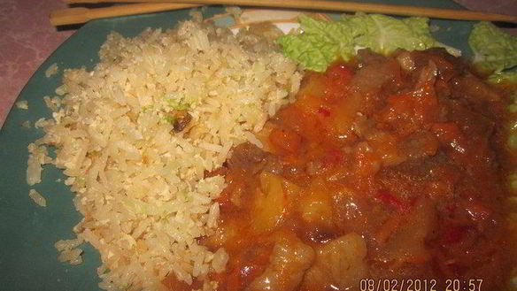 Рецепт Свинина в кисло-сладком соусе с жареным рисом на гарнир — Ужин родом из Китая