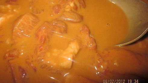 свинина в кисло-сладком соусе с жареным рисом на гарнир — ужин родом из китая